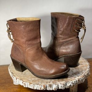 FRYE brown leather ankle boots womens 8 Carmen